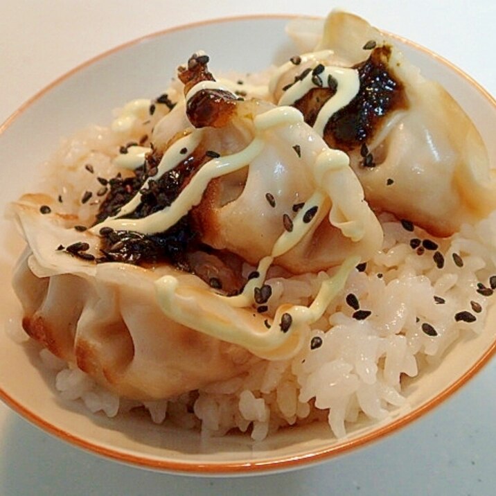 味ぽんマヨで　餃子・海苔佃煮・黒胡麻のっけてご飯♬